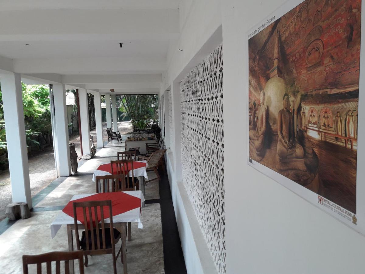 Ferienwohnung Sea Front Hikkaduwa Exterior foto