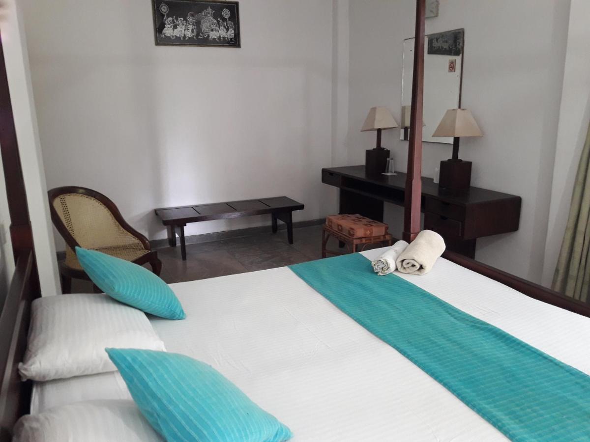 Ferienwohnung Sea Front Hikkaduwa Exterior foto
