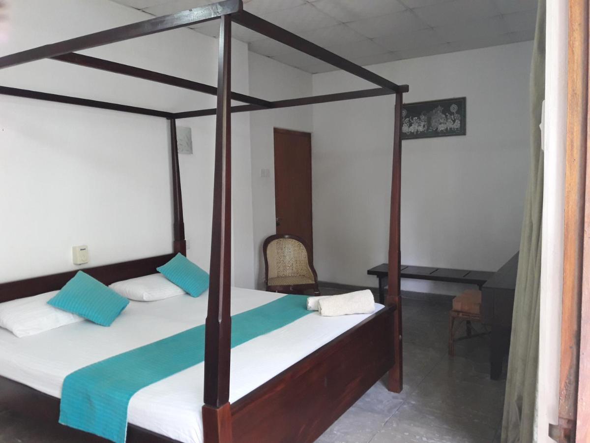 Ferienwohnung Sea Front Hikkaduwa Exterior foto