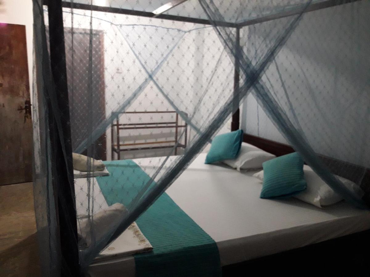 Ferienwohnung Sea Front Hikkaduwa Exterior foto