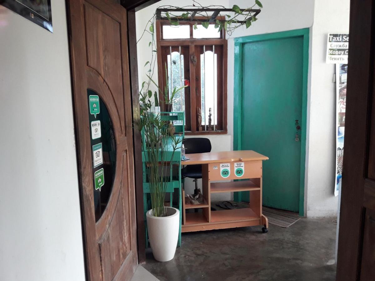 Ferienwohnung Sea Front Hikkaduwa Exterior foto